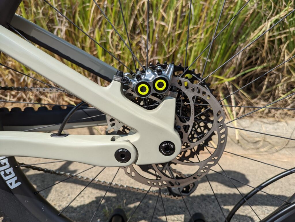 axial3